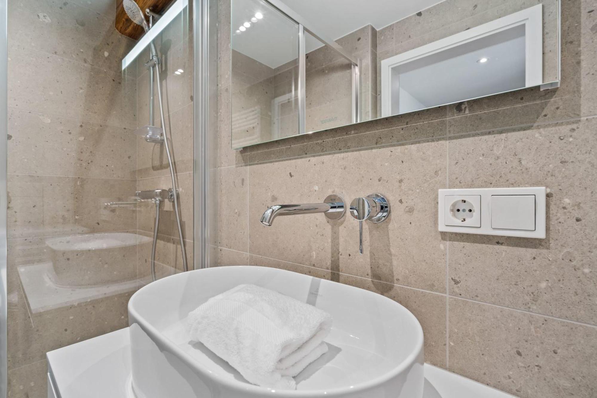 Elegant Clausen Apartment With King Bed & Wifi Luxembourg Eksteriør bilde